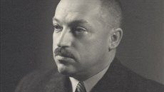 „Primář Fifka nosil na sále pod pláštěm košili a motýlka a v tom operoval,“... „Primář Fifka nosil na sále pod pláštěm košili a motýlka a v tom operoval,“...