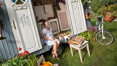 Se svou maringotkou objížděla Kateřina Hadravová festivaly. Díky ní také přišly... Se svou maringotkou objížděla Kateřina Hadravová festivaly. Díky ní také přišly...
