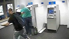 Olomoučtí policisté pátrají po zloději, který se pokusil okrást u bankomatů... Olomoučtí policisté pátrají po zloději, který se pokusil okrást u bankomatů...