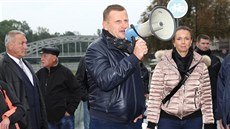 Ostravská demonstrace finanníka Pavla Krúpy (s megafonem) proti Zdeku...