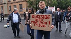 Ostravská demonstrace finančníka Pavla Krúpy (v popředí) proti Zdeňku Bakalovi... Ostravská demonstrace finančníka Pavla Krúpy (v popředí) proti Zdeňku Bakalovi...
