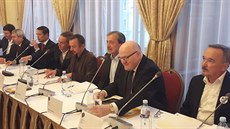 Debata o české zahraniční politice. Na snímku zprava Jiří Kobza (SPD), Daniel... Debata o české zahraniční politice. Na snímku zprava Jiří Kobza (SPD), Daniel...