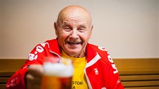 Karel Schneider svými výkony dokazuje, že sport je filozofie života, která se... Karel Schneider svými výkony dokazuje, že sport je filozofie života, která se...