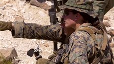 Extrémně náročný výcvik Námořní pěchoty USA dokončila poprvé v historii žena Extrémně náročný výcvik Námořní pěchoty USA dokončila poprvé v historii žena