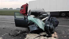 Na silnici mezi Huštěnovicemi a Starým Městem se stala tragická dopravní nehoda. Na silnici mezi Huštěnovicemi a Starým Městem se stala tragická dopravní nehoda.