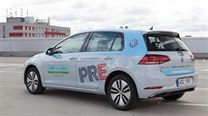 Sdílejte elektromobil v ulicích Prahy. Sdílejte elektromobil v ulicích Prahy.