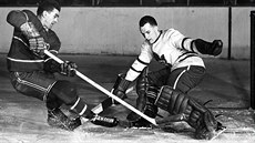 Maurice Richard (vlevo) v akci. Maurice Richard (vlevo) v akci.
