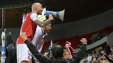 Slávista Miroslav Stoch v euforii vyřvával, co mu našeptávač poradil. Slávista Miroslav Stoch v euforii vyřvával, co mu našeptávač poradil.