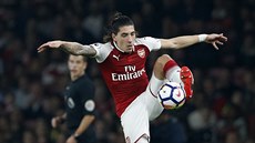 Hector Bellerín z Arsenalu krotí míč v utkání s West Bromwich Albion. Hector Bellerín z Arsenalu krotí míč v utkání s West Bromwich Albion.
