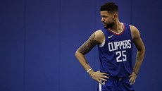 Austin Rivers z LA Clippers se soustředí na oficiální focení. Austin Rivers z LA Clippers se soustředí na oficiální focení.