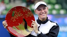 Caroline Wozniacká s trofejí pro vítězku turnaje v Tokiu Caroline Wozniacká s trofejí pro vítězku turnaje v Tokiu