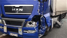 Nehoda dvou kamion na Jiní spojce v Praze 10 v ulici V Korytech. (25.9.2017)