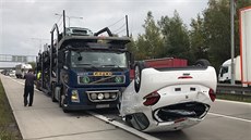 Nehoda zbrzdila dopravu Praském okruhu u obce Oech. (25.9.2017)