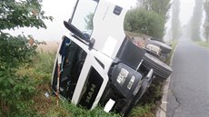 Nehoda mezi Blížejovem a Chotiměří. Nákladní auto skončilo v příkopu. (19.9.... Nehoda mezi Blížejovem a Chotiměří. Nákladní auto skončilo v příkopu. (19.9....