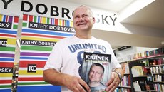 Jií Kajínek na autogramiád v prodejn Knihy Dobrovský (20. záí 2017, Praha)