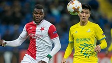 Obránce Astany Abzal Beisebekov a slávistický záložník Michael Ngadeu-Ngadjui... Obránce Astany Abzal Beisebekov a slávistický záložník Michael Ngadeu-Ngadjui...