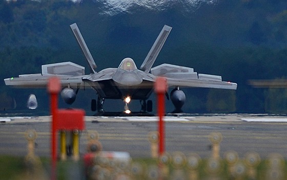 Americké stroje F-22 Raptor na základn Lakenheath v Británii