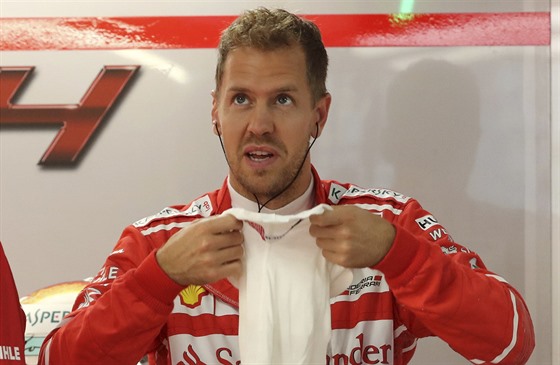 Sebastian Vettel z Ferrari po tréninku na Velkou cenu Japonska
