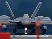 Americké stroje F-22 Raptor na základně Lakenheath v Británii Americké stroje F-22 Raptor na základně Lakenheath v Británii