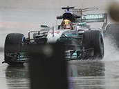 Lewis Hamilton ze stje Mercedes bhem trninku na VC Japonska.