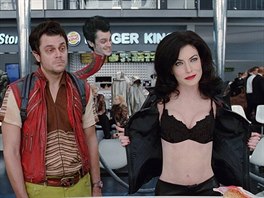 Johnny Knoxville a Lara Flynn Boyle ve filmu Mui v erném 2 (2002)