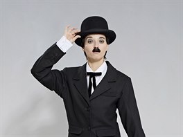 Berenika Kouhoutová jako Charlie Chaplin v show Tvoje tvá má známý hlas IV