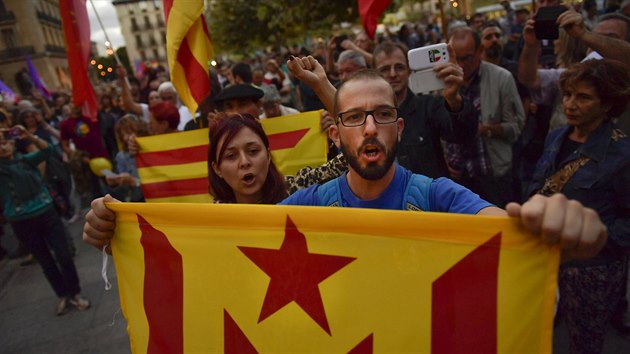 Barcelona. Protesty proti policejnmu zsahu bhem katalnskho referenda o nezvislosti (3. jna 2017)