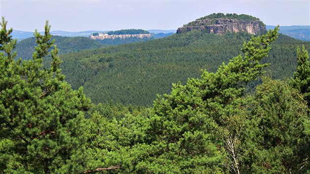 Pfaffenstein a königsteinská pevnost, tentokrát ze Spitzsteinu.