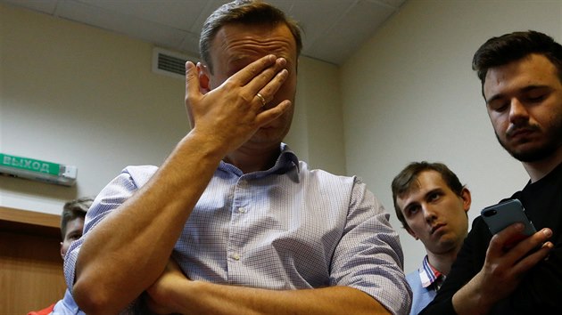 Soud v pondl poslal ruskho opozinho ldra Alexeje Navalnho na 20 dn do vzen. (3. jna 2017)