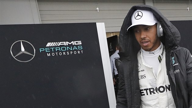 Lewis Hamilton ze stje Mercedes po trninku na VC Japonska.