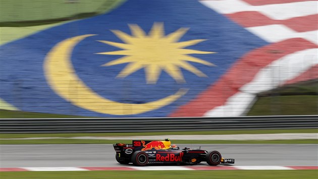 Max Verstappen bojuje ve Velk cen Malajsie.