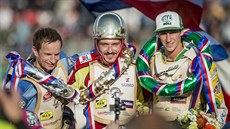 Český plochodrážník Václav Milík (uprostřed) slaví triumf ve Zlaté přilbě.... Český plochodrážník Václav Milík (uprostřed) slaví triumf ve Zlaté přilbě....