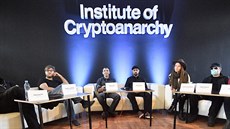 Zahájení hackerského kongresu v Paralelní Polis. Účastní se ho (zleva)... Zahájení hackerského kongresu v Paralelní Polis. Účastní se ho (zleva)...