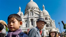 Japonští turisté před bazilikou Sacré-Couer Japonští turisté před bazilikou Sacré-Couer