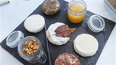 Ovšem typickým provensálským zákuskem jsou sýry. Většinou dostanete na výběr... Ovšem typickým provensálským zákuskem jsou sýry. Většinou dostanete na výběr...