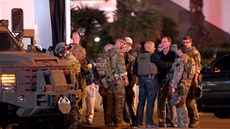 Amerian Stephen Paddock na koncert country zpváka Jasona Aldeana v Las Vegas...