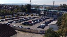 Nyní se na parkovišti u stadionu fotbalového Dynama neplatí. Od listopadu se to... Nyní se na parkovišti u stadionu fotbalového Dynama neplatí. Od listopadu se to...