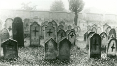 Snímek zachycují prostějovský hřbitov v době těsně před jeho likvidací v první... Snímek zachycují prostějovský hřbitov v době těsně před jeho likvidací v první...