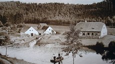 Na snímku z roku 1910 vypadá Ráj podstatně utěšeněji než dnes. Malá vodní pila... Na snímku z roku 1910 vypadá Ráj podstatně utěšeněji než dnes. Malá vodní pila...