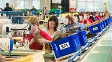 Výroba obuvi v závodě firmy Baťa v Dolním Němčí na Uherskohradišťsku Výroba obuvi v závodě firmy Baťa v Dolním Němčí na Uherskohradišťsku