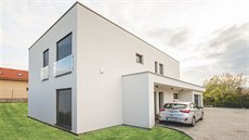 Minimalismus zvenčí, ale i uvnitř. Dvoupodlažní rodinný dům vsadil na funkčnost... Minimalismus zvenčí, ale i uvnitř. Dvoupodlažní rodinný dům vsadil na funkčnost...