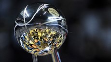 Trofej pro vítězky WNBA nad hlavami hráček Minnesota Lynx Trofej pro vítězky WNBA nad hlavami hráček Minnesota Lynx