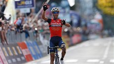 Vincenzo Nibali slaví triumf v závodu Kolem Lombardie. Vincenzo Nibali slaví triumf v závodu Kolem Lombardie.