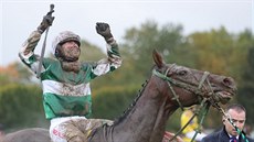 127. Velkou pardubickou ovládl No Time To Lose v sedle s žokejem Janem... 127. Velkou pardubickou ovládl No Time To Lose v sedle s žokejem Janem...