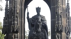 Ze soch svržených po roce 1918 se vrátila jen plastika rakouského císaře a... Ze soch svržených po roce 1918 se vrátila jen plastika rakouského císaře a...