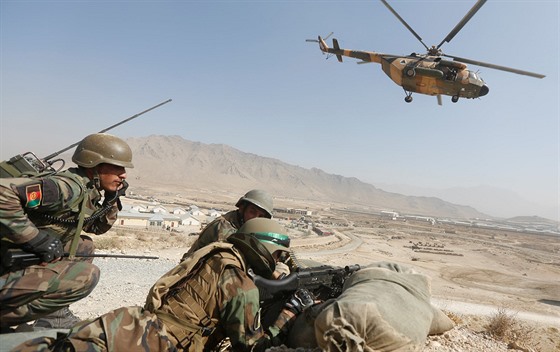 Útok afghánské armády na leny hnutí Tálibánu si vyádal desítky civilních obtí. 