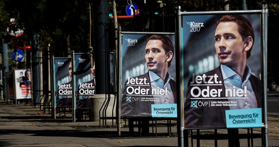 Pedvolební plakáty v ulicích Vídn.