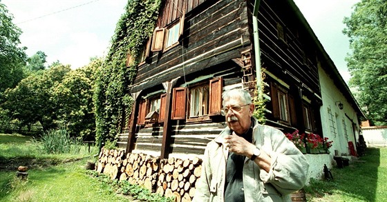 V 60. letech si herec Vlastimil Brodský poídil chalupu ve vsi Slunená. 
