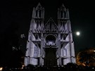 Takhle vypadají videomapingy, které oivily Kostel svaté Ludmily v Praze....