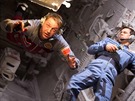 Džanibekov (vlevo) a Savinych v zamrzlé stanici Saljut-7 v představě filmařů. Džanibekov (vlevo) a Savinych v zamrzlé stanici Saljut-7 v představě filmařů.